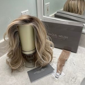 Raquel Welch Editor’s Pick wig in shaded biscuit